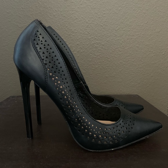 Black stilettos with a fun design around the rim. Have only been worn twice. - Picture 4 of 5